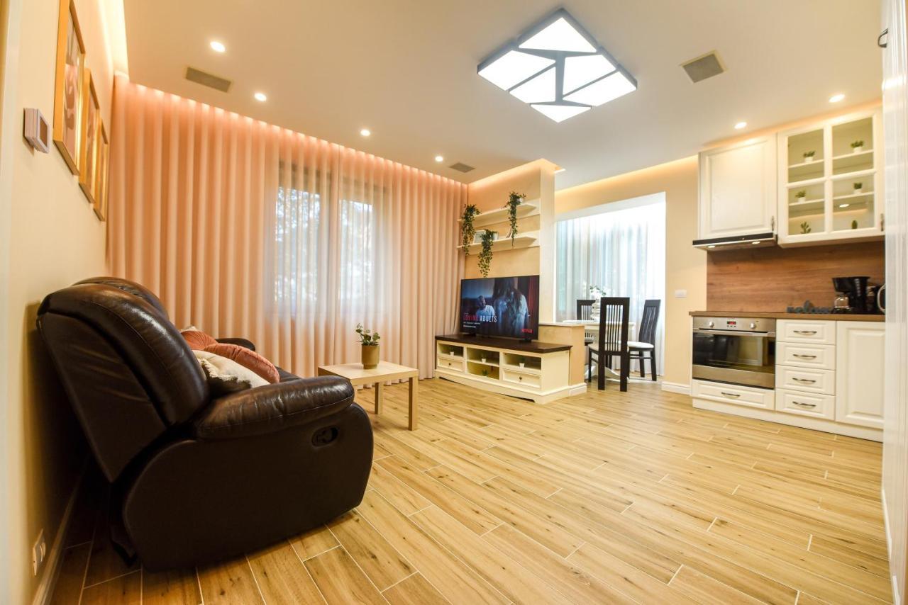 Green Leafy Brasov - Ideal 2 Bedroom Apartment Екстер'єр фото