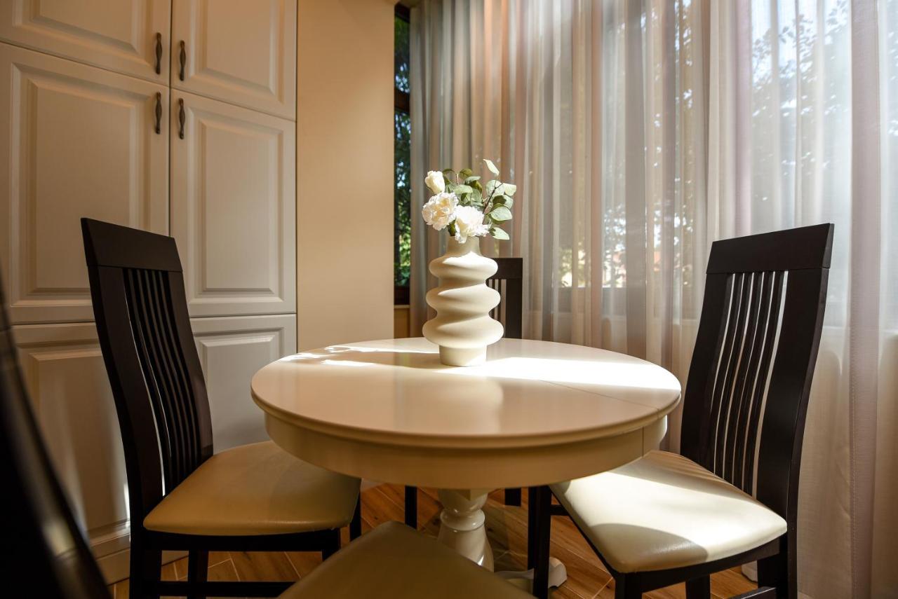 Green Leafy Brasov - Ideal 2 Bedroom Apartment Екстер'єр фото