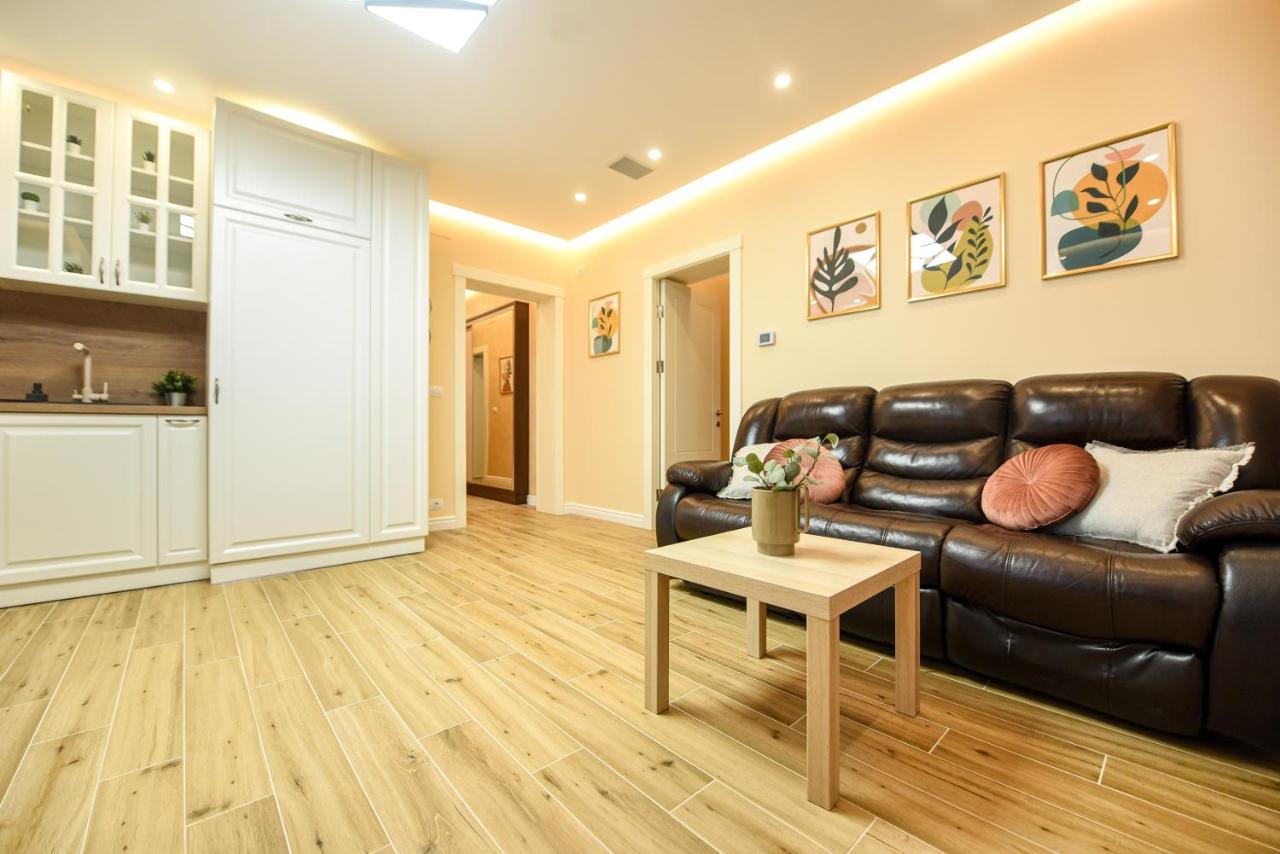 Green Leafy Brasov - Ideal 2 Bedroom Apartment Екстер'єр фото