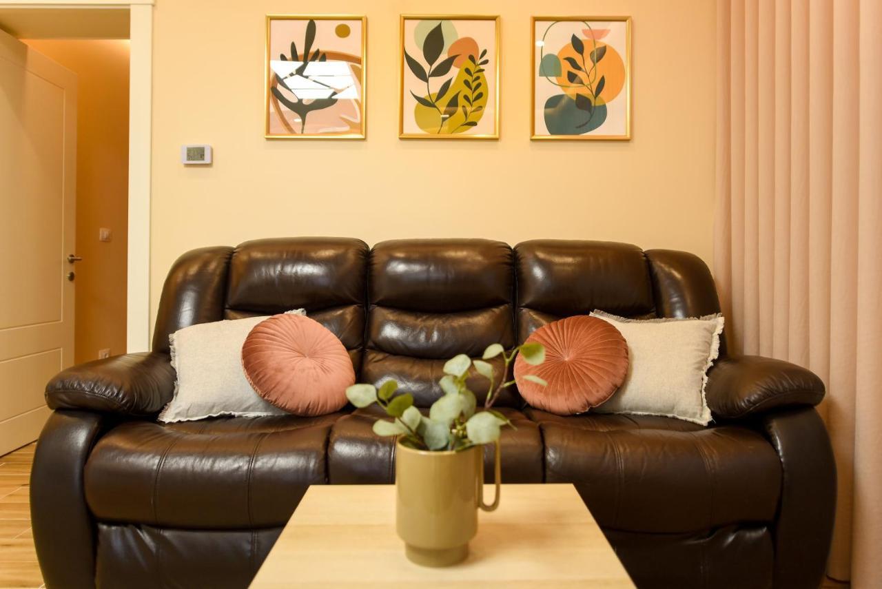 Green Leafy Brasov - Ideal 2 Bedroom Apartment Екстер'єр фото